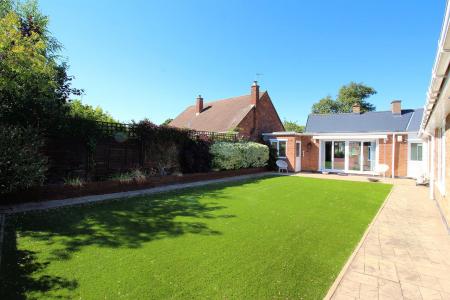 2 bedroom Detached bungalow for sale in Barry Drive, Kirby Muxloe, LE9