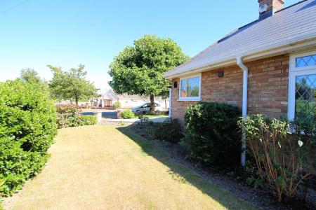 2 bedroom Detached bungalow for sale in Barry Drive, Kirby Muxloe, LE9