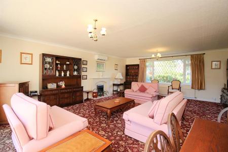 2 bedroom Detached bungalow for sale in Barry Drive, Kirby Muxloe, LE9