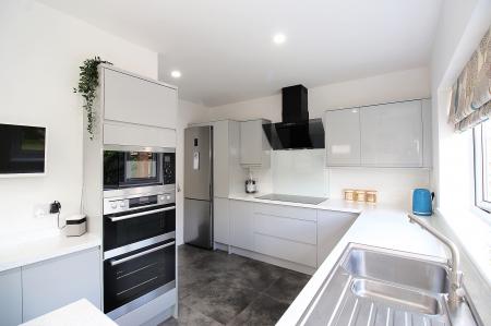 3 bedroom Detached bungalow for sale in Barry Drive, Kirby Muxloe, LE9