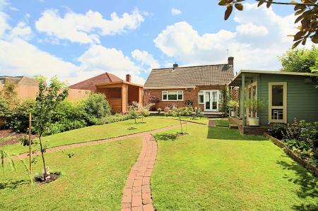 3 bedroom Detached bungalow for sale in Barry Drive, Kirby Muxloe, LE9