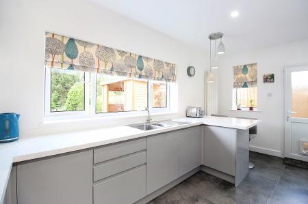 3 bedroom Detached bungalow for sale in Barry Drive, Kirby Muxloe, LE9