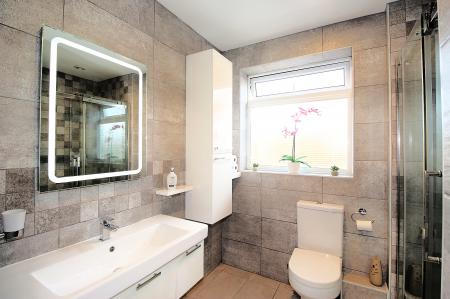 3 bedroom Detached bungalow for sale in Barry Drive, Kirby Muxloe, LE9