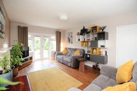 3 bedroom Detached bungalow for sale in Barry Drive, Kirby Muxloe, LE9