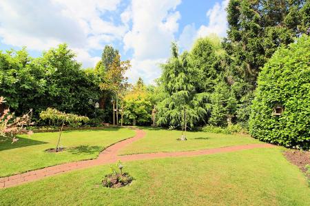 3 bedroom Detached bungalow for sale in Barry Drive, Kirby Muxloe, LE9