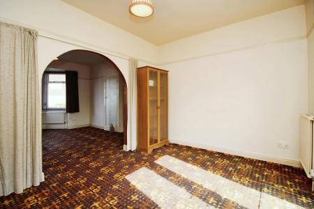 3 bedroom End of terrace house for sale in Barton Road, Leicester, LE3