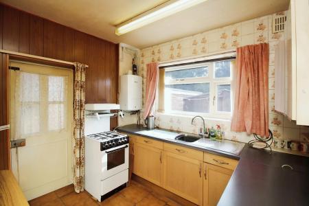 3 bedroom End of terrace house for sale in Barton Road, Leicester, LE3