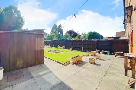 3 bedroom End of terrace house for sale in Barton Road, Leicester, LE3