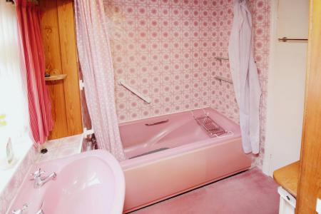 3 bedroom End of terrace house for sale in Barton Road, Leicester, LE3