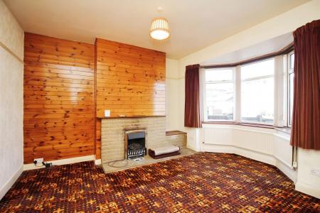 3 bedroom End of terrace house for sale in Barton Road, Leicester, LE3