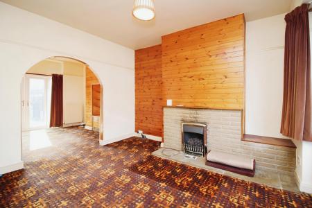 3 bedroom End of terrace house for sale in Barton Road, Leicester, LE3