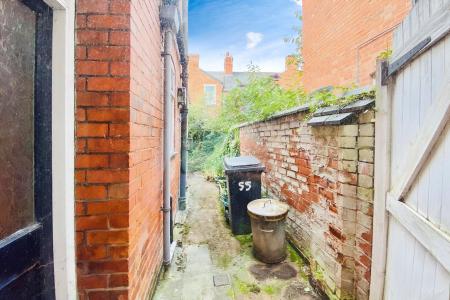 3 bedroom Terraced House for sale in Bassett Street, Leicester, LE3