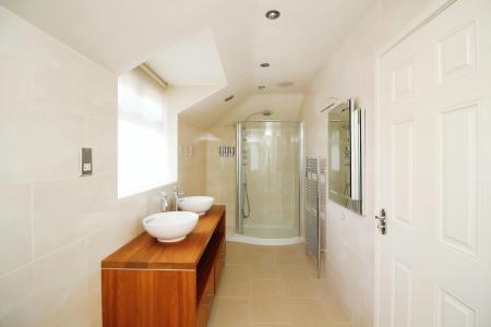 4 bedroom Detached house for sale in Bayswater Drive, Glen Parva, Leicester, LE2
