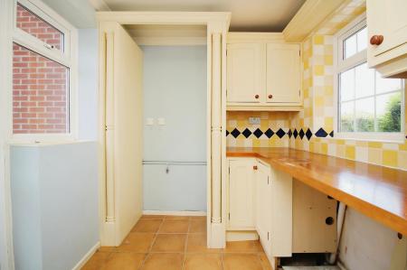 4 bedroom Detached house for sale in Bayswater Drive, Glen Parva, Leicester, LE2