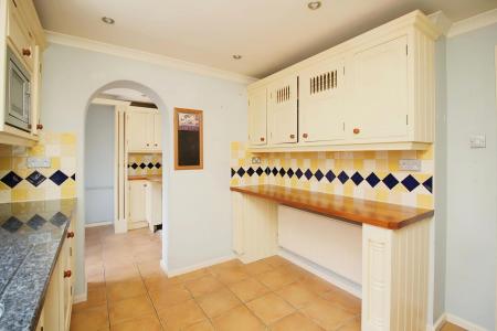4 bedroom Detached house for sale in Bayswater Drive, Glen Parva, Leicester, LE2