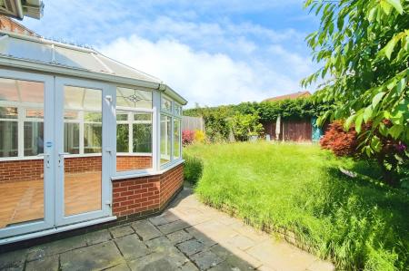 4 bedroom Detached house for sale in Bayswater Drive, Glen Parva, Leicester, LE2