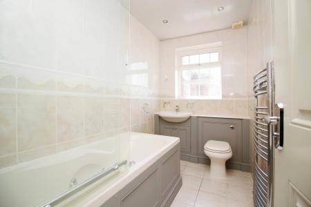 4 bedroom Detached house for sale in Bayswater Drive, Glen Parva, Leicester, LE2
