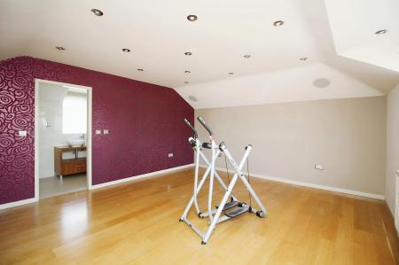 4 bedroom Detached house for sale in Bayswater Drive, Glen Parva, Leicester, LE2