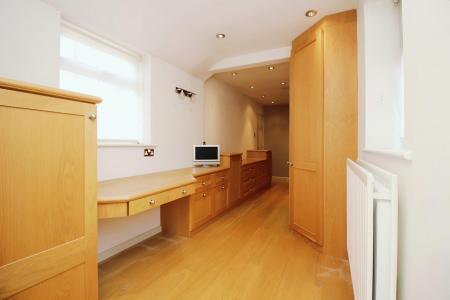 4 bedroom Detached house for sale in Bayswater Drive, Glen Parva, Leicester, LE2
