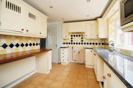 4 bedroom Detached house for sale in Bayswater Drive, Glen Parva, Leicester, LE2