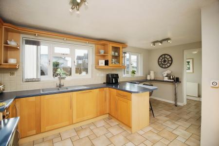 5 bedroom Detached house for sale in Extended 5 Bedroom Home - Beaumont Green, Groby, LE6