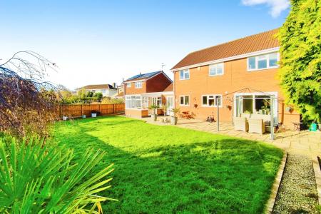 5 bedroom Detached house for sale in Extended 5 Bedroom Home - Beaumont Green, Groby, LE6