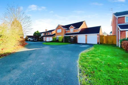Extended 5 Bedroom Home - Beaumont Green, Groby, LE6