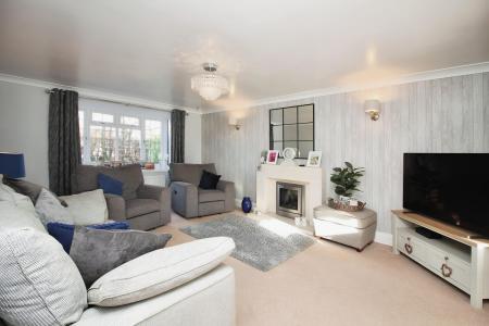 5 bedroom Detached house for sale in Extended 5 Bedroom Home - Beaumont Green, Groby, LE6