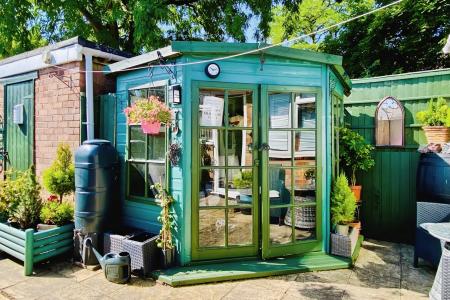 1 bedroom Terraced bungalow for sale in Beaumont Walk, off Anstey Lane, Leicester, LE4