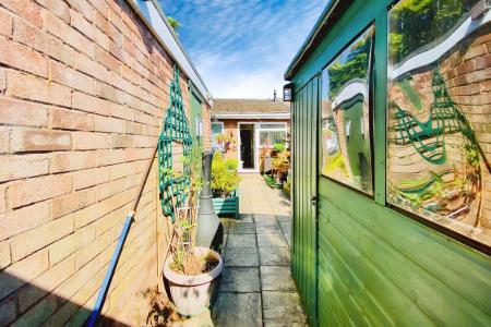 1 bedroom Terraced bungalow for sale in Beaumont Walk, off Anstey Lane, Leicester, LE4