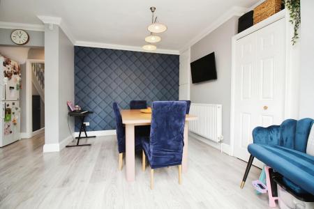 3 bedroom Semi-detached house for sale in Beechfield Avenue, Birstall, LE4