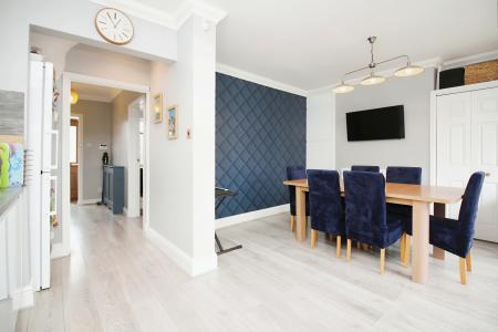 3 bedroom Semi-detached house for sale in Beechfield Avenue, Birstall, LE4