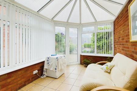 3 bedroom Semi-detached house for sale in Beechwood Avenue, Leicester Forest East, LE3