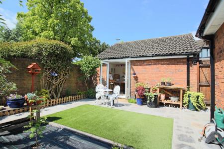 2 bedroom Semi-detached bungalow for sale in Berrington Close, Botcheston, LE9