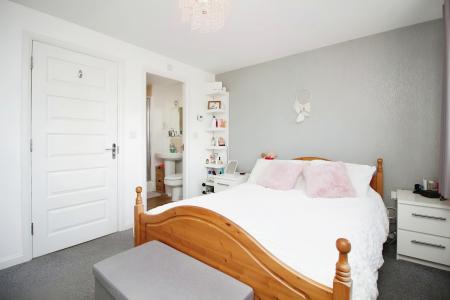 4 bedroom Semi-detached house for sale in Birch Lane, Glenfield, LE3