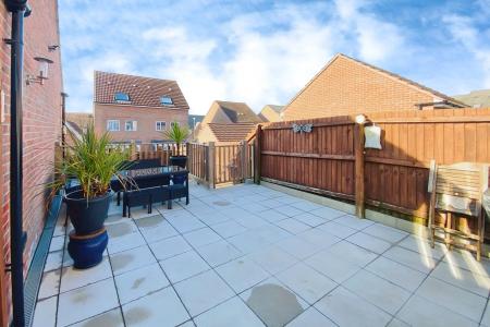 4 bedroom Semi-detached house for sale in Birch Lane, Glenfield, LE3