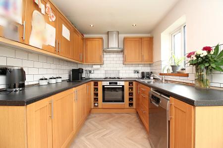 3 bedroom Semi-detached house for sale in Bluebell Close, Kirby Muxloe, LE9