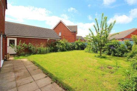 4 bedroom Detached house for sale in Bosworth Way, Leicester Forest East, LE3