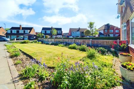 3 bedroom Semi-detached house for sale in Boyers Walk, Leicester Forest East, LE3