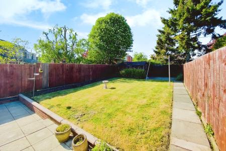 3 bedroom Semi-detached house for sale in Boyers Walk, Leicester Forest East, LE3