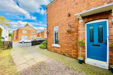 2 bedroom Semi-detached house for sale in Braunstone Close, Braunstone Town, LE3