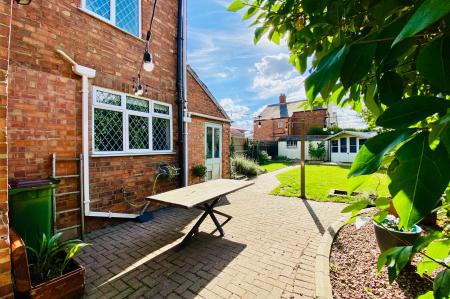 2 bedroom Semi-detached house for sale in Braunstone Close, Braunstone Town, LE3