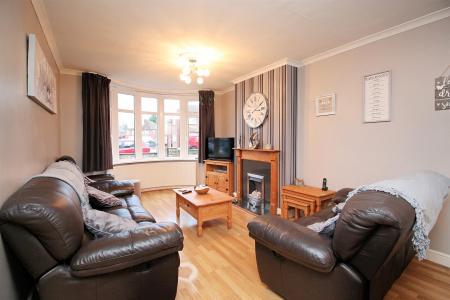 3 bedroom Semi-detached house for sale in Braunstone Close, Leicester, LE3