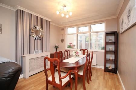 3 bedroom Semi-detached house for sale in Braunstone Close, Leicester, LE3