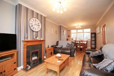 3 bedroom Semi-detached house for sale in Braunstone Close, Leicester, LE3