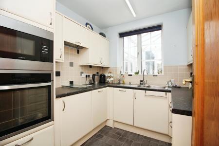3 bedroom Semi-detached house for sale in Braunstone Lane, Leicester, LE3