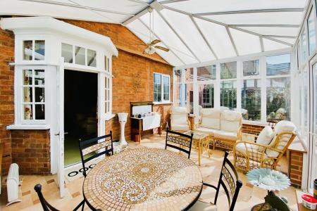 3 bedroom Semi-detached house for sale in Braunstone Lane, Leicester, LE3