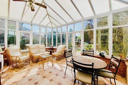 3 bedroom Semi-detached house for sale in Braunstone Lane, Leicester, LE3