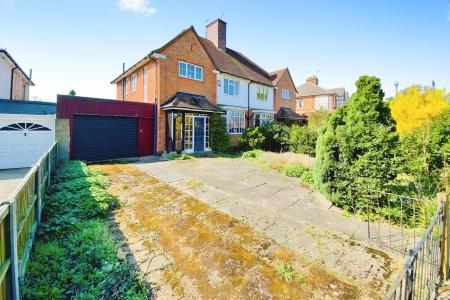 3 bedroom Semi-detached house for sale in Braunstone Lane, Leicester, LE3