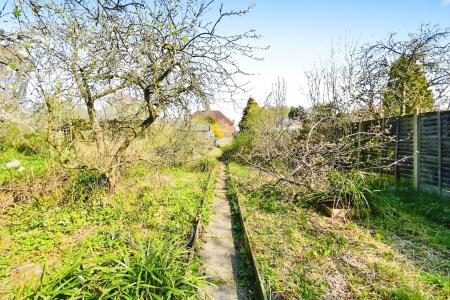 3 bedroom Semi-detached house for sale in Braunstone Lane, Leicester, LE3